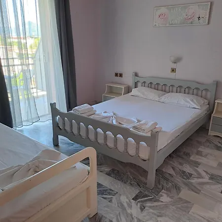 Golden Beach-Tsianis Apartments Nea Mesagkala Exterior photo